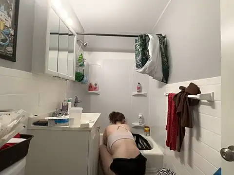 Snowbunnycake 131 online show from 11-03-25, 10:46