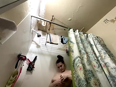 Snowbunnycake 131 online show from 11-30-25, 03:13