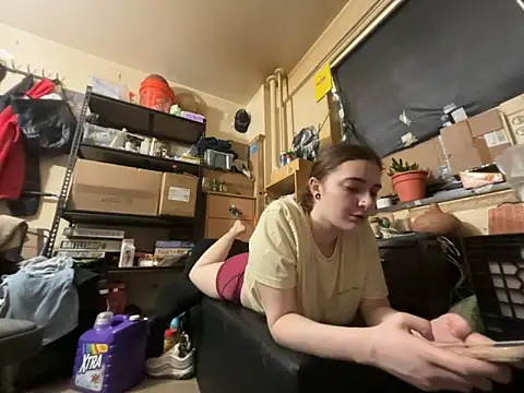 Snowbunnycake 131 online show from 06-11-26, 06:05
