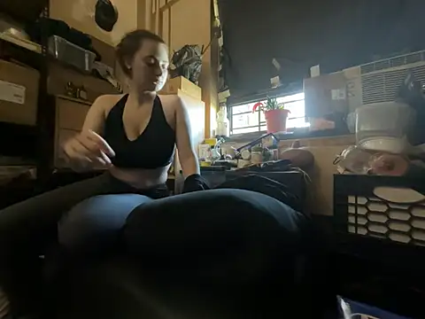 Snowbunnycake 131 online show from 06-15-26, 11:04