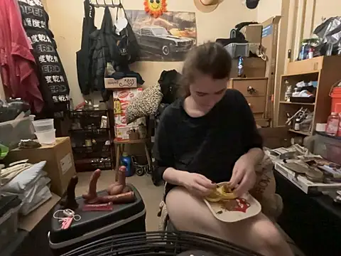 Snowbunnycake 131 online show from 05-14-26, 02:14