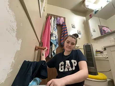 Snowbunnycake 131 online show from 03-17-26, 02:31