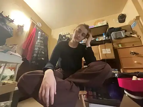 Snowbunnycake 131 online show from 05-26-26, 11:25