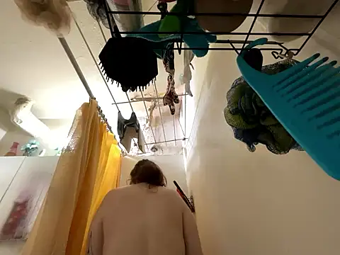 Snowbunnycake 131 online show from 01-11-26, 04:14