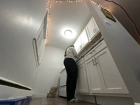 Snowbunnycake 131 online show from 11-05-25, 02:36