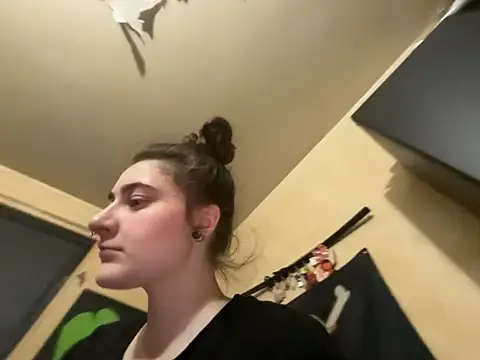 Snowbunnycake 131 online show from 05-22-26, 06:00