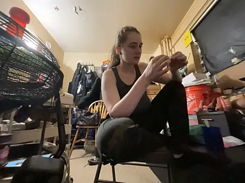 Snowbunnycake 131 online show from 05-28-26, 09:21
