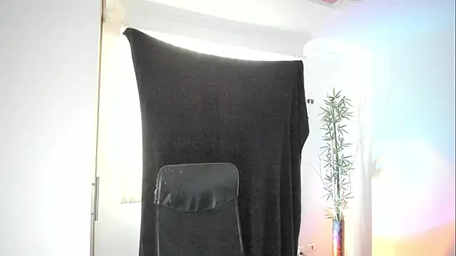 Snapshot of Giordano_Russo chatting on 05-15-26, 09:35 Giordano Russo online show from 05-15-26, 09:35