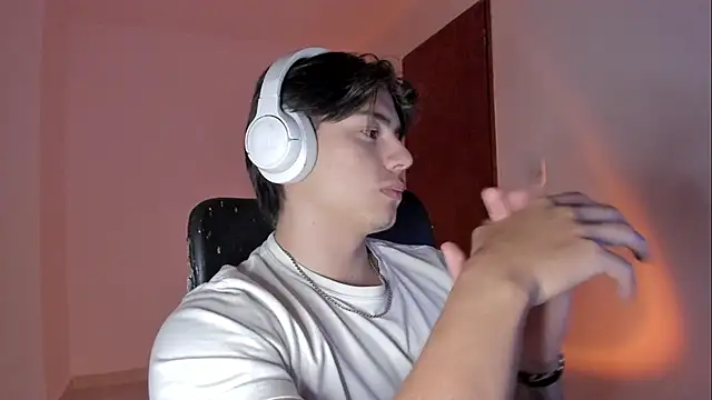 Giordano Russo online show from 10-28-25, 04:13