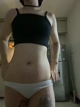 Snapshot of _Lunnaa_ chatting on 05-20-26, 01:35 Lunnaa online show from 05-20-26, 01:35