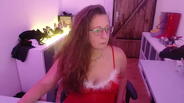 Snapshot of GeilesLuder75 chatting on 12-14-25, 06:02 GeilesLuder75 online show from 12-14-25, 06:02