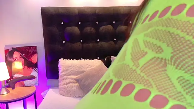 ValenScott1 online show from 11-18-25, 12:41