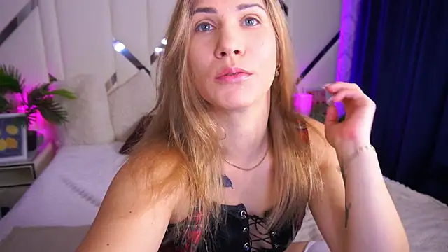 Snapshot of CassandraGood chatting on 09-26-25, 07:15 CassandraGood online show from 09-26-25, 07:15