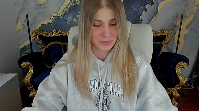 Snapshot of CassandraGood chatting on 02-07-25, 10:29 CassandraGood online show from 02-07-25, 10:29