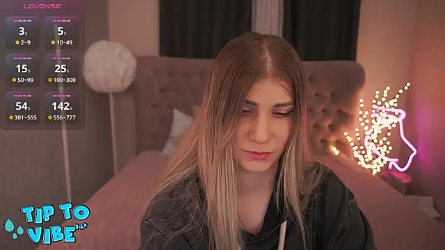 Snapshot of CassandraGood chatting on 03-04-25, 08:02 CassandraGood online show from 03-04-25, 08:02