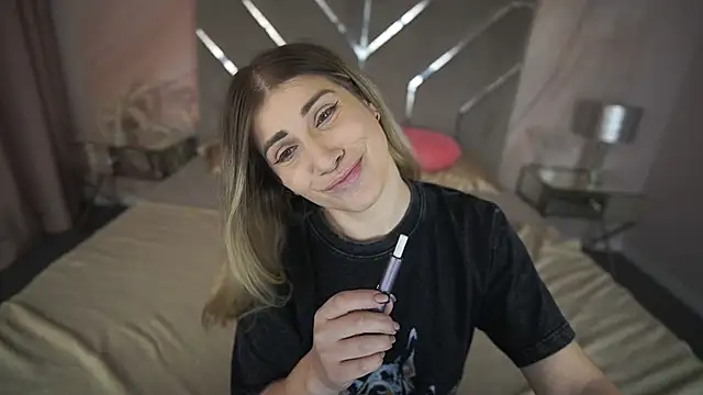 Snapshot of CassandraGood chatting on 02-05-25, 11:02 CassandraGood online show from 02-05-25, 11:02