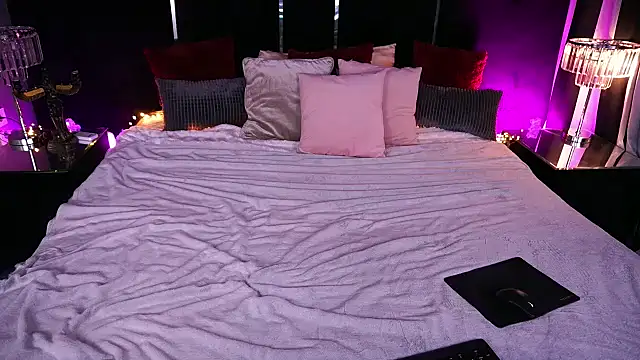 CassandraGood online show from 04-08-26, 06:04