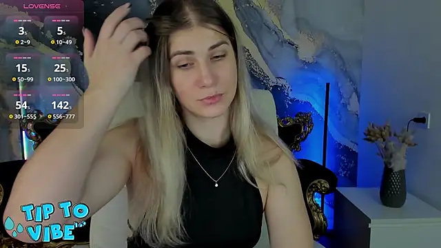 Snapshot of CassandraGood chatting on 02-12-25, 10:56 CassandraGood online show from 02-12-25, 10:56