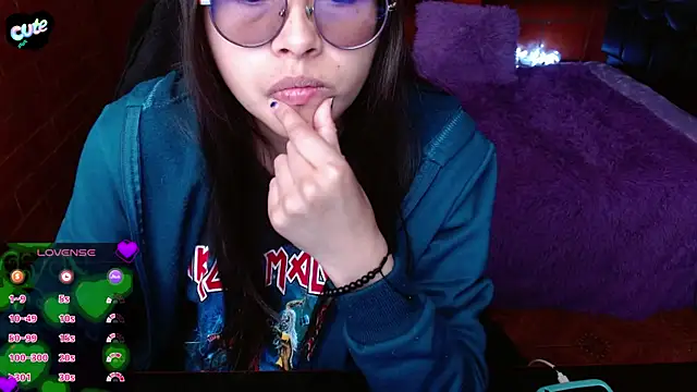 Snapshot of MidoriQuiinn chatting on 06-12-26, 06:27 MidoriQuiinn online show from 06-12-26, 06:27