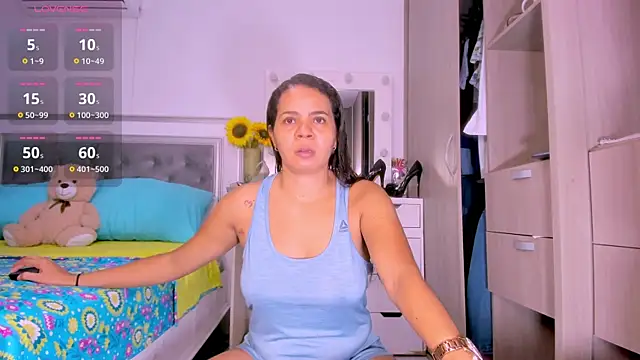 sharonDulce online show from 10-31-25, 01:57