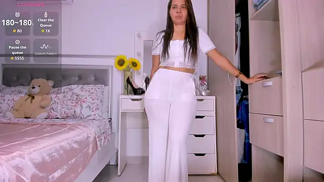 sharonDulce online show from 12-19-25, 01:53