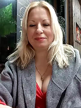 Snapshot of Arina_smiles chatting on 12-06-24, 06:22 Arina smiles online show from 12-06-24, 06:22