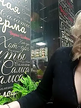 Snapshot of Arina_smiles chatting on 01-31-25, 04:17 Arina smiles online show from 01-31-25, 04:17