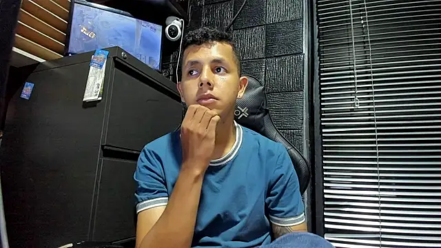 boy bigcock24cm online show from 07-12-26, 12:11