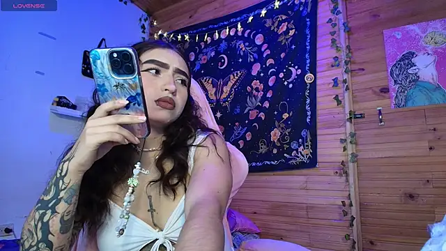 Snapshot of valenor_ chatting on 09-09-25, 01:38 valenor online show from 09-09-25, 01:38