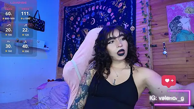 Snapshot of valenor_ chatting on 10-24-25, 02:10 valenor online show from 10-24-25, 02:10