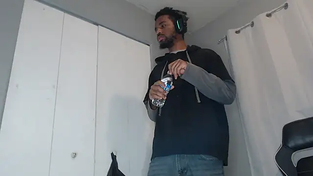 ChrisVacher online show from 12-11-24, 01:49