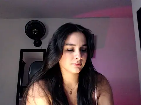 Snapshot of Mavie_roses chatting on 10-29-25, 12:31 Mavie roses online show from 10-29-25, 12:31