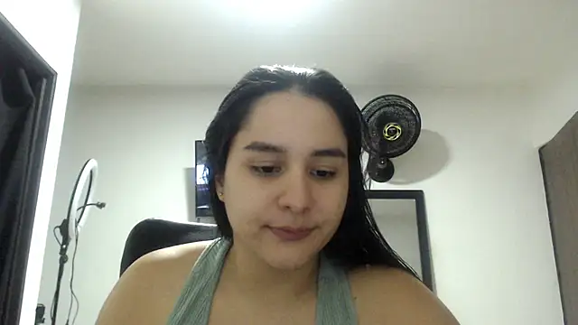 Snapshot of Mavie_roses chatting on 10-12-25, 11:06 Mavie roses online show from 10-12-25, 11:06