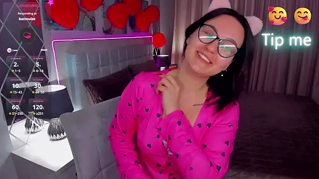 Snapshot of EsterLogan chatting on 03-01-25, 01:18 EsterLogan online show from 03-01-25, 01:18