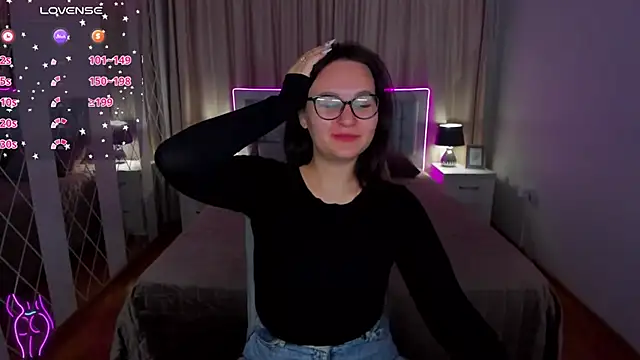 Snapshot of EsterLogan chatting on 09-26-25, 10:33 EsterLogan online show from 09-26-25, 10:33