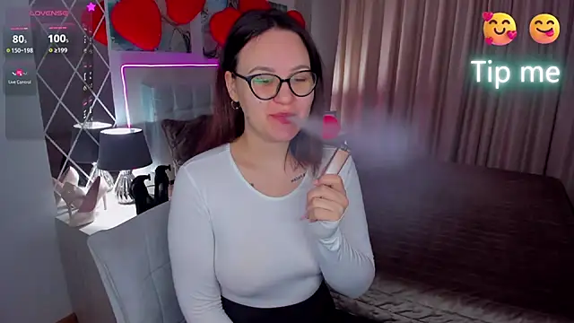 Snapshot of EsterLogan chatting on 02-18-25, 05:42 EsterLogan online show from 02-18-25, 05:42