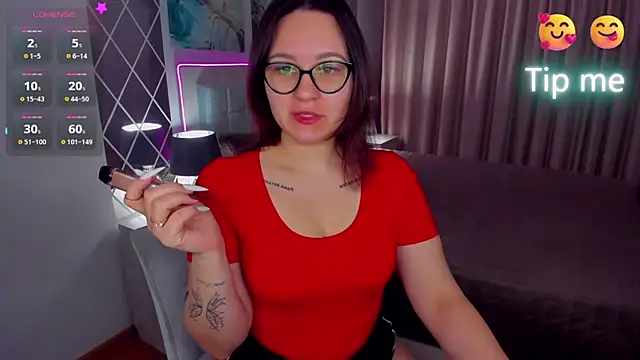 Snapshot of EsterLogan chatting on 03-16-25, 05:58 EsterLogan online show from 03-16-25, 05:58