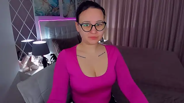 Snapshot of EsterLogan chatting on 01-27-25, 05:47 EsterLogan online show from 01-27-25, 05:47