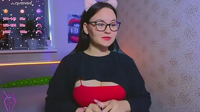 Snapshot of EsterLogan chatting on 10-01-25, 11:25 EsterLogan online show from 10-01-25, 11:25