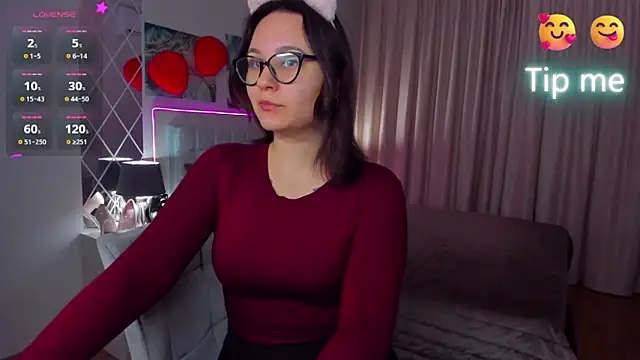 Snapshot of EsterLogan chatting on 03-02-25, 05:44 EsterLogan online show from 03-02-25, 05:44