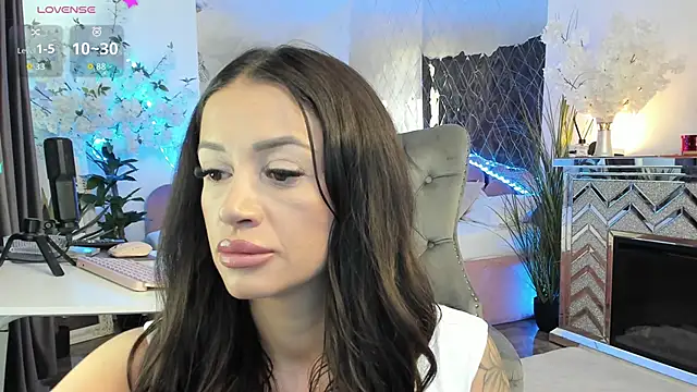 Snapshot of adonawet chatting on 06-16-26, 05:40 adonawet online show from 06-16-26, 05:40