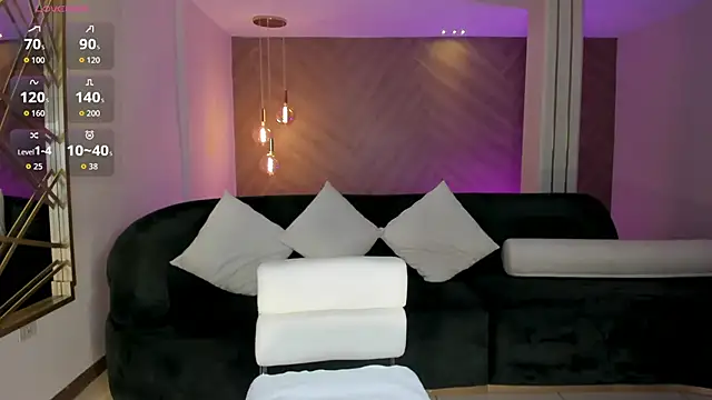 NiaHolland online show from 04-10-26, 07:43