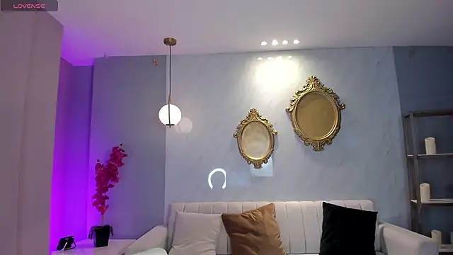 NiaHolland online show from 04-20-26, 05:36