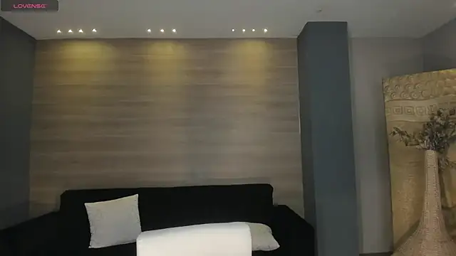 NiaHolland online show from 02-24-26, 05:36