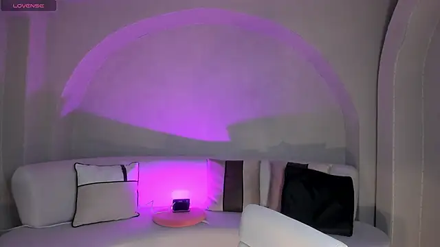 NiaHolland online show from 10-24-25, 07:57