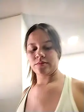 Snapshot of sweet_lucia chatting on 10-24-25, 12:37 sweet lucia online show from 10-24-25, 12:37