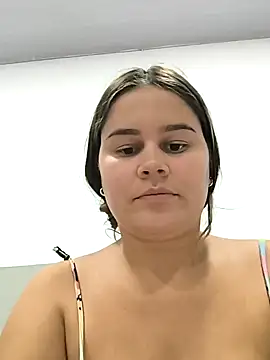 Snapshot of sweet_lucia chatting on 01-19-25, 11:00 sweet lucia online show from 01-19-25, 11:00