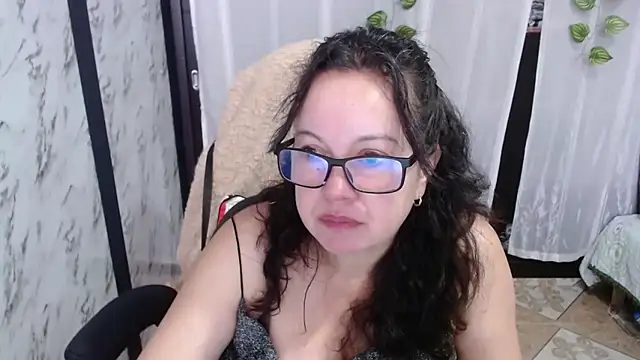 Snapshot of Sonialorens_ chatting on 02-20-25, 02:13 Sonialorens  online show from 02-20-25, 02:13