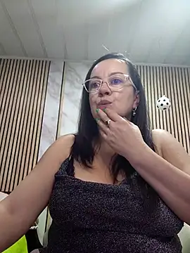 Sonialorens  online show from 06-27-26, 08:04