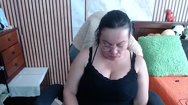 Snapshot of Sonialorens_ chatting on 09-24-25, 08:04 Sonialorens  online show from 09-24-25, 08:04